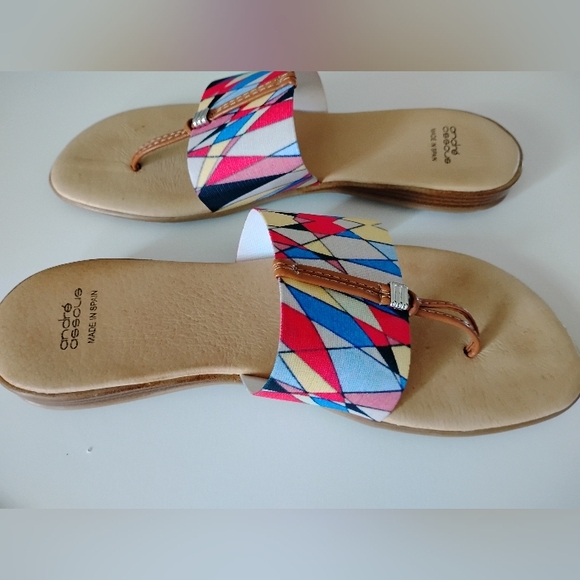 Andre Assous Colorful Geometric Print Sandals Featherweights Comfy Flat Size 9 - Picture 6 of 9